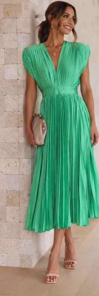 Willow & Mae™ | Timeless Pleated Midi Dress