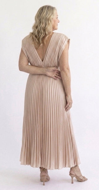 Willow & Mae™ | Timeless Pleated Midi Dress