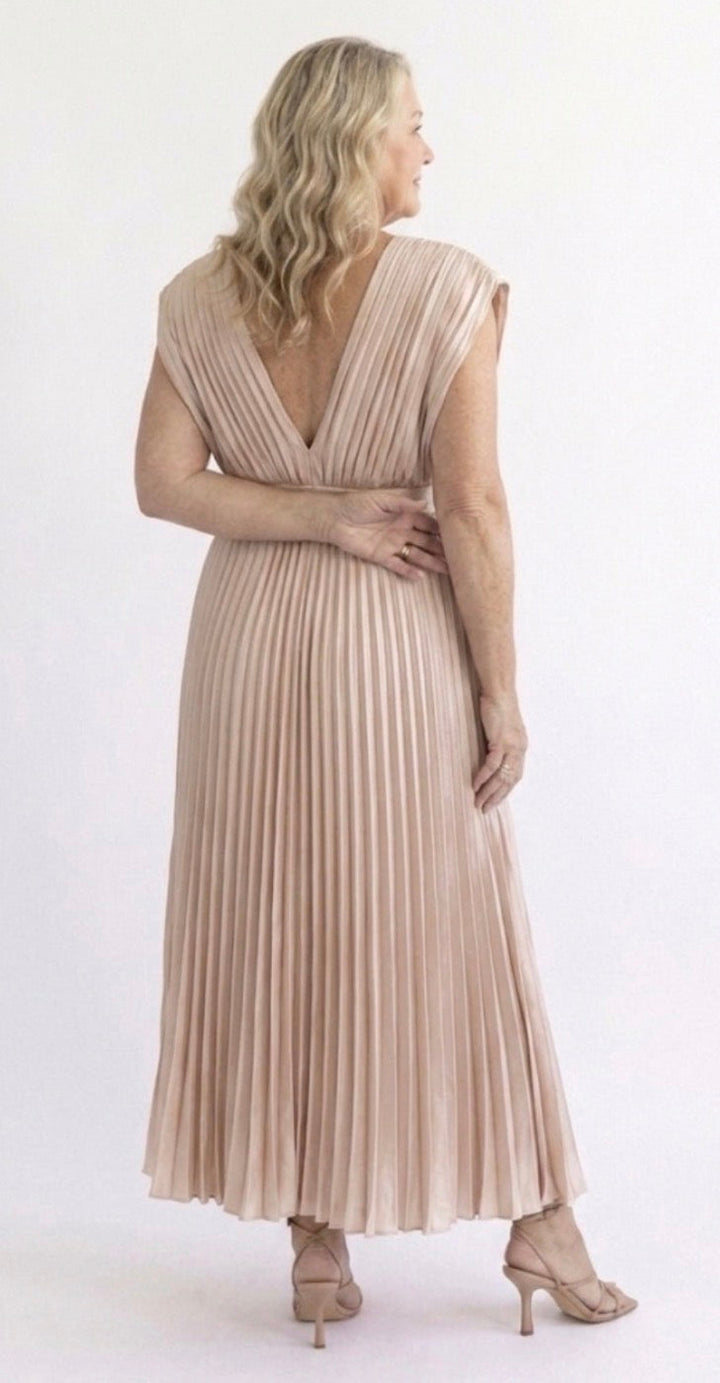 Willow & Mae™ | Timeless Pleated Midi Dress