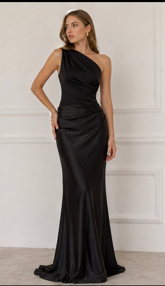 Willow & Mae | Maxi Dress with a Guilt in Satin